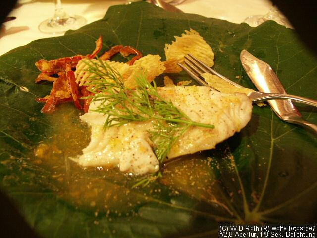Authentischer Stil: Fisch auf Blatt