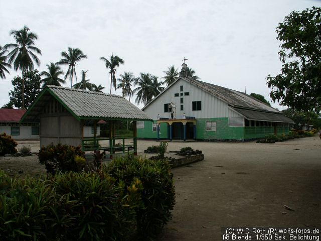 Vorplatz und Kirche eine Stunde später