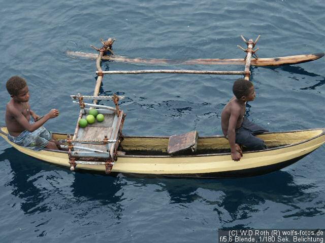 Auslegerboote umkreisen die World Discoverer